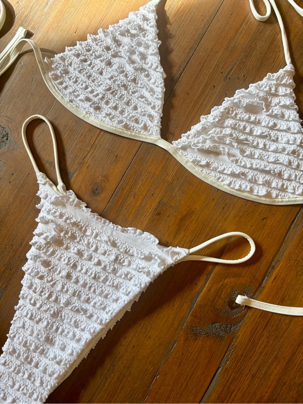 NWOT Frankie’s bikinis x Sydney Sweeney white ruffle bikini set